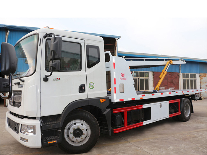 東風(fēng)D9一拖三大型清障車16w