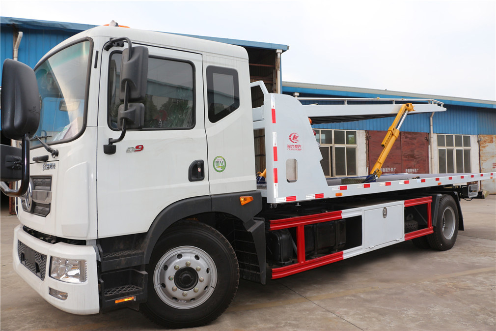 東風(fēng)D9一拖三黃牌清障車16w